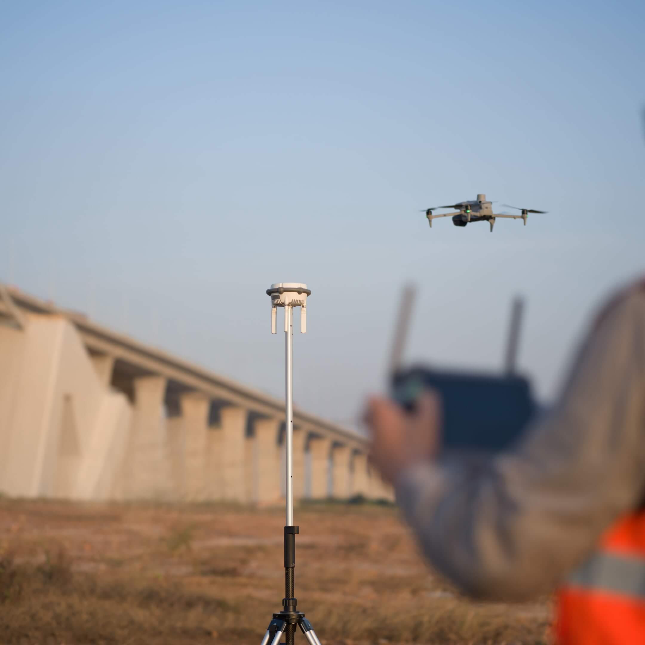 RTK3 tripod stativ til stabil placering af GPS- og GNSS-udstyr ved landmåling.